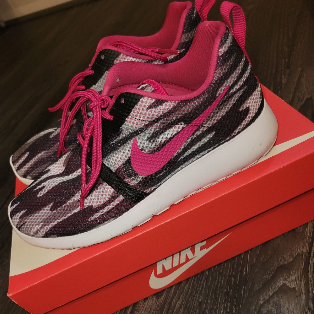 Nike "Roshe One Flight Weight"